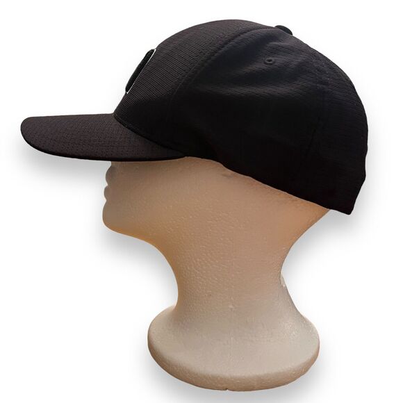 Travis Mathew Baseball Cap Black White FlexFit Mens Sz L XL Yupoong - Picture 4 of 7